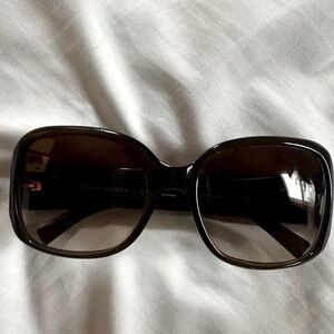 TORY BURCH SUNGLASSES